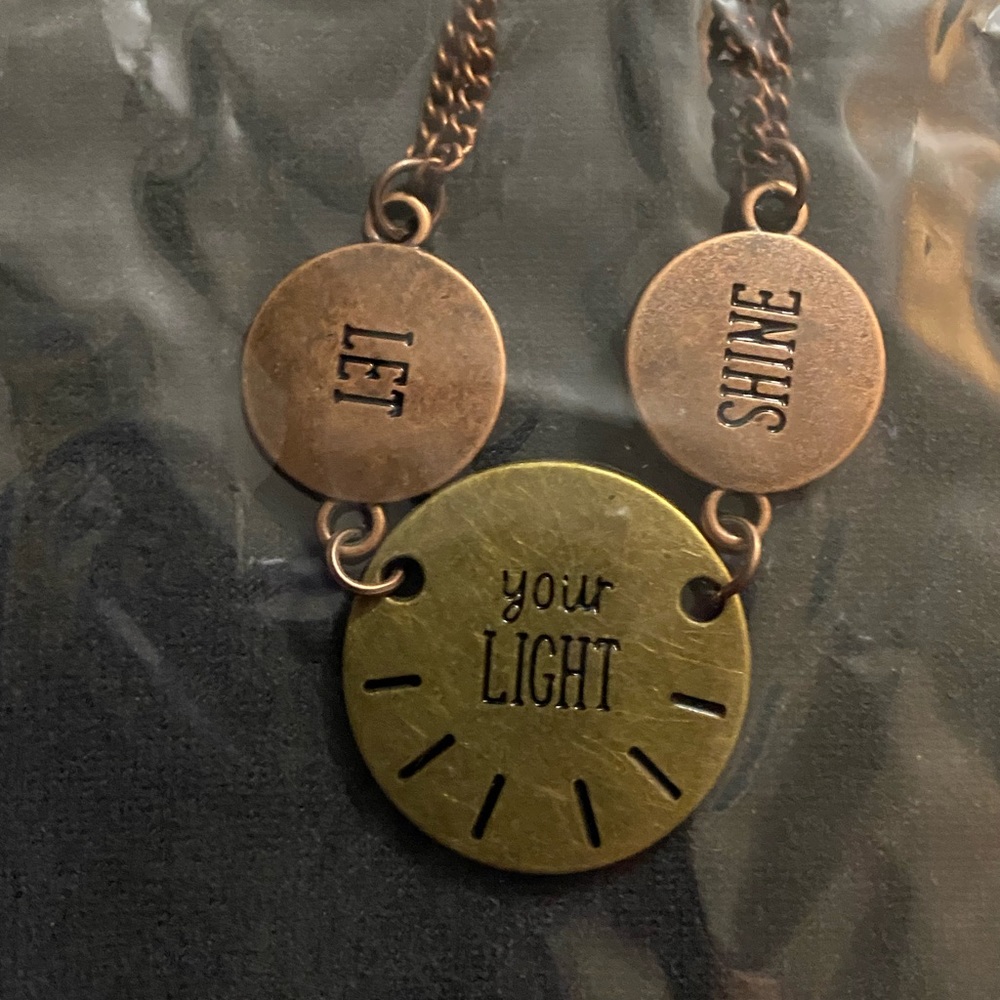 NWT paparazzi brand Let your light shine necklace